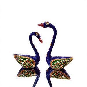 Figurines de cygne (Hans) art déco peintes à la main, fabriquées en Inde, pour mariage et Diwali - Product Image 1