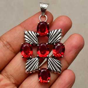 Pendentif Fleur Vintage Fait Main en Grenat Doré, Monture Sertie en Argent Sterling 925, Bijou de Fiançailles Élégant avec Pierre Précieuse pour Anniversaire - Product Image 1