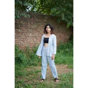 Ensemble coordonné rayé azur pour femmes, 2 pièces, vêtements de nuit confortables avec un motif rayé élégant - Product Image 1