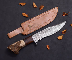 Cuchillo de Caza de Acero de Damasco Hecho a Mano de Edición Superior con Mango de Madera de Ciervo, Cuchillos de Supervivencia, Mejor Cuchillo Bowie de Hoja Fija Afilada - Product Image 3