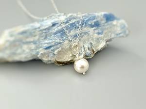 Collier superposé fait main avec pendentif perle, pierre de naissance de juin, pour femme, cadeau pour maman, collier délicat à chaîne fine avec une seule perle - Product Image 1
