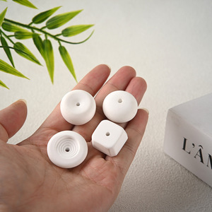 Porte-encens en céramique blanche, brûleur d'encens fait main, support minimaliste d'aromathérapie pour la méditation et la décoration intérieure - Product Image 3