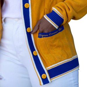 Cárdigan Amarillo y Azul Sigma Gamma Rho 1922 para Mujer, Suéter con Botones, Estilo Casual Premium de la Hermandad Griega - Product Image 4