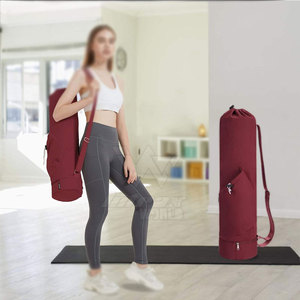 Interior espacioso para estilos de vida activos. Moderna bolsa de yoga con tela resistente y compartimentos seguros para el equipo de ejercicio diario. - Product Image 4