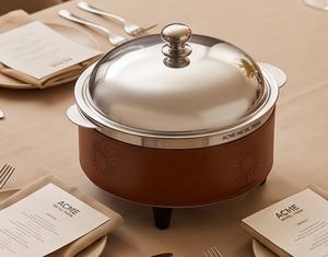 Cacerola Redonda de Metal Esmaltado ACME Premium, Diseño Minimalista con Tapa de Acero Inoxidable, Recipiente Aislado para Mantener la Comida Caliente - Product Image 1