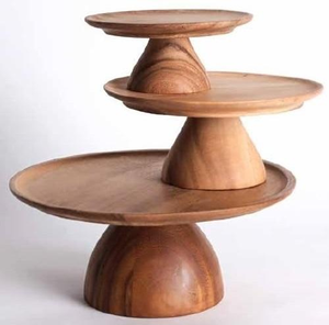 Support à gâteau rond en bois artisanal, écologique et décoratif, avec finition lisse, pour la présentation de desserts de mariage rustique - Product Image 2