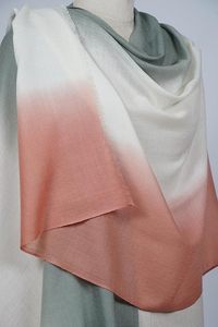 Estola de Cachemira y Lana Fina con Degradado de Tres Tonos, Suave y Ligera, Elegante y a la Moda para Fiestas, Festivales y Uso Diario - Product Image 6