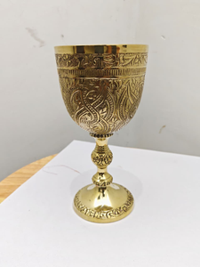 Gobelet en laiton vintage gravé, calice décoratif en métal, coupe à boire de style médiéval, gobelet à vin en laiton, accessoires de bar, décoration de table - Product Image 6
