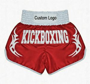 Shorts de Muay Thai personnalisés avec logo, satin noir, trunks de combat de kickboxing, broderie camouflage flamme blanche, unisexe, vente en gros - Product Image 3