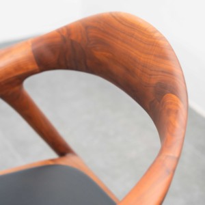 Contemporary Nordic Lounge Chair <b>Crafted</b> from Walnut Wood with Open Grain Finish and Curved Armrests for Modern Home PISANO - Product Image 2