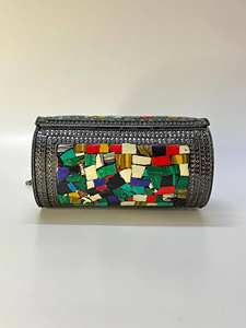 Pochette de mariée artisanale de créateur en mosaïque métallique, cuir véritable, fermeture à boucle, doublure en soie imperméable, fabriquée en Inde - Product Image 2