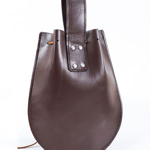 Sac à dés minimaliste en cuir avec cordon de serrage, fait main, forme ronde, pour le rangement de DND RPG - Product Image 3