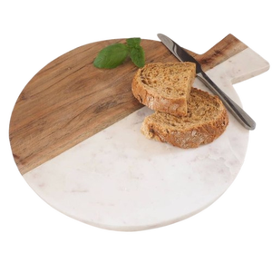 Planche à découper ronde en bois avec poignée pour la cuisine ou comme planche de service - Product Image 3