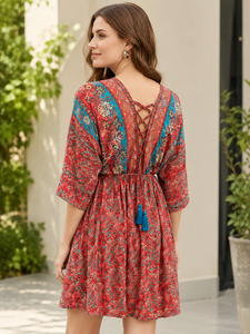 Vestido Occidental Cómodo de Alta Calidad con Estampado Floral Rojo, Cuello en V con Cordones, Media Manga, Dobladillo con Volantes y Cintura Ajustable para Mujer - Product Image 4