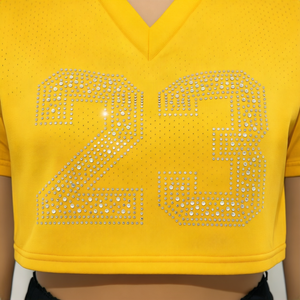 เสื้อยืดครอปท็อปผู้หญิงสีเหลืองประดับเพชรเทียม หมายเลข 23 คอวี แขนสั้น สไตล์เสื้อเจอร์ซีย์สปอร์ต ใส่ได้ทั้งฤดูใบไม้ผลิและฤดูร้อน รับสกรีนโลโก้ - Product Image 3