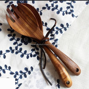 Ensemble de cuillères en bois WickerNest | Ustensiles en bois de manguier de qualité supérieure avec poignées en osier enveloppées à la main pour une salle à manger et une décoration de ferme rustique - Product Image 4