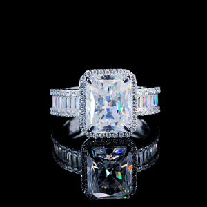 แหวนเพชรแล็บทรงเรเดียนท์คัท 1 กะรัต หรูหรา ตัวเรือนทองคำแท้ 14K วงแหวนเงางาม ความสะอาดระดับ IF SI2 ขายส่งเครื่องประดับ B2B - Product Image 1