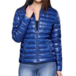 Blouson d'hiver réversible personnalisé pour femme, col montant, à capuche, matelassé léger en polyester - Product Image 5
