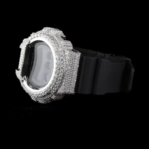 Montre digitale hip-hop élégante avec lunette argentée incrustée de pierres et pierres scintillantes pour un look de bijoux audacieux et moderne pour homme. - Product Image 4