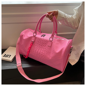 Bolsa Deportiva Personalizada con Patrón de Cocodrilo Rosa, Bolsa de Viaje para Mujer, Correa Ajustable, Cierre de Cremallera, Bolso de Gimnasio - Product Image 1