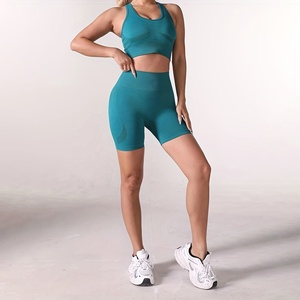 Conjunto Deportivo Premium Azul Acanalado para Mujer: Top Corto Sin Costuras con Espalda Cruzada y Shorts Biker con Efecto Fruncido, Cómodo y de Alta Sujeción - Product Image 1