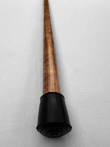 Bâton de marche en bois massif au design simple avec finition naturelle, parfait pour un soutien élégant et une utilisation confortable - Product Image 3