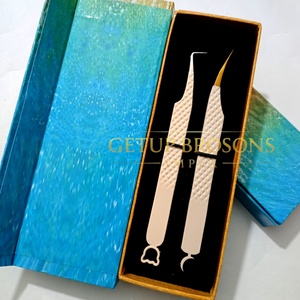 Pince à épiler de précision en acier inoxydable doré/noir, à pointe en fibre, à 90 degrés/lisse/dolphin, pour cils, avec découpes ours en peluche et lune - Product Image 4