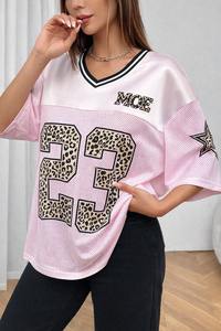 Camisetas de Verano para Mujer, Talla Grande, Personalizadas, con Estampado de Leopardo Rosa, Cuello en V, Estilo Jersey Oversize, Ropa Urbana, Camiseta de Fútbol Americano - Product Image 2