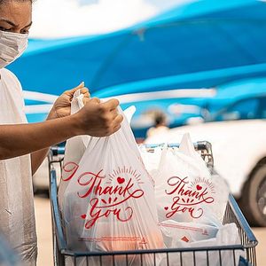 Sacs en T-shirt blancs réutilisables pour la vente au détail et l'emballage alimentaire pour les petites entreprises - Product Image 3
