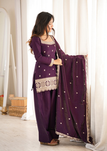 Conjunto de Vestido de Tres Piezas para Mujer, Kurta de Seda Romana, Farshi Salwar, Velo con Lentejuelas y Adorno Brillante, Bordado, Estilo Cultural - Product Image 5
