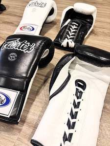 Guantes de boxeo de alta calidad con cordones, protector contra golpes y casco de boxeo Hg18 Pro, conjunto de cuero genuino para competición de boxeo. - Product Image 4