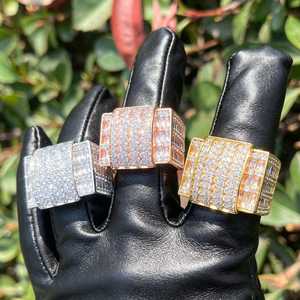 Anillo de compromiso y boda clásico de lujo en oro rosa con moissanita, banda ancha, pavé, corte redondo y baguette, unisex - Product Image 3