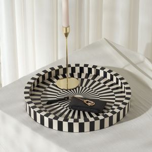 Plateau en résine artisanale avec incrustations de précision, durable et personnalisable pour servir du café, des desserts, dans des environnements de repas classiques - Product Image 3