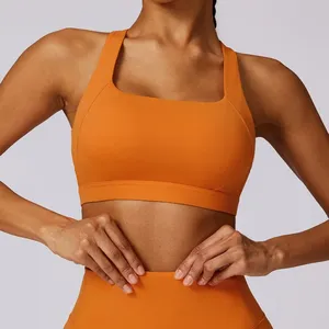 Débardeur de yoga contrastant pour femme avec soutien-gorge de sport push-up, bretelles convertibles, extensible, respirant, antichoc, et short intégré - Product Image 1