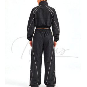Conjunto deportivo de dos piezas para mujer, estilo streetwear personalizado, cortavientos, largo completo, ligero, de nailon liso. - Product Image 2