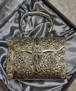 Bolso de Mano Elegante para Aniversario de Bodas, Chapado en Oro, Hecho a Mano, Forma Personalizada, Tallado, Artesanía Tayyab F S - Product Image 6