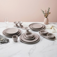 Ensemble de vaisselle en céramique et porcelaine de couleur violet clair, comprenant un bol, une assiette, une théière, pour servir à la table, décorer les mariages, la restauration hôtelière et les buffets