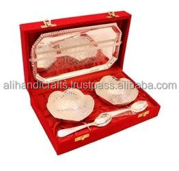 Bandeja de lujo de latón plateado con doble cuenco ovalado y asa central – Bandeja de latón finamente tallada para servir frutos secos en caja de terciopelo - Product Image 6