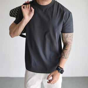 Camiseta de seda con serigrafía, cuello redondo, estilo casual/minimalista, corte regular, bajo con cuello redondo - Product Image 2