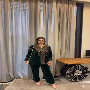 Conjunto de Top y Pantalones Plazzo de Terciopelo Bordado de Diseño VASTRA COTTAGE con Forro Interior, Traje Étnico para Mujer, Ideal para Fiestas - Product Image 5