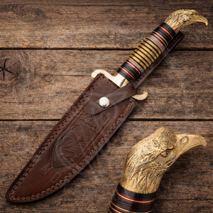Couteau de chasse d'extérieur durable fait main en acier J2, type Bowie, avec bord partiellement dentelé, manche en laiton motif aigle et garde en laiton - Product Image 4