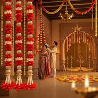 Guirlandes suspendues en tissu traditionnel faites à la main avec des perles rouges en forme de lotus pour les décorations de mariage, d'anniversaire, de Diwali et de festivals - Plafond intérieur