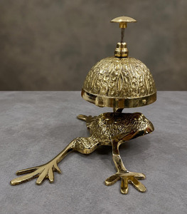 Cloche de bureau en laiton artisanale dorée polie, sonnette décorative pour la maison, le bureau ou la décoration de table - Product Image 3