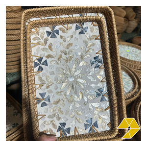 Bandeja de ratán con incrustaciones de nácar hecha a mano en Vietnam para decoración del hogar, exhibiciones de hoteles y colecciones de regalos para boutiques. - Product Image 3