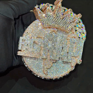 Colgante de Lujo con Mapa del Mundo y Corona, Chapado en Oro Rosa con Moissanita VVS, Joyería Hip Hop - Product Image 4