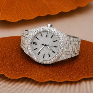 Montre-bracelet de luxe en quartz avec cadran en alliage, boîtier en acier inoxydable, lunette carrée en cristal saphir, bracelet argenté, moderne et élégante - Product Image 1