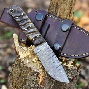 มีดล่าสัตว์เหล็กดามัสกัสทำมือ UA Supplies ใบมีดแบบ Fixed Blade ขนาด 8 นิ้ว ปลายมีดแบบ Drop Point ด้ามจับทำจากเขาแกะเกรดอุตสาหกรรม OEM - Product Image 1