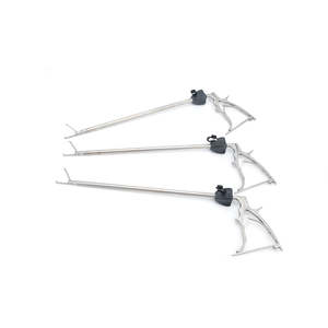 Juego de Portaagujas Laparoscópicos Profesionales - Pinzas de Sutura de Acero Inoxidable Quirúrgico con Mango en Forma de V para Procedimientos Endoscópicos - Product Image 1