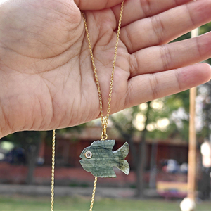 Collar con Colgante de Pez de Labradorita Tallada a Mano con Circonitas, Piedra Preciosa Natural, Chapado en Oro de 18k, Cadena de Latón Vintage de 22 Pulgadas, Diseño Náutico - Product Image 6