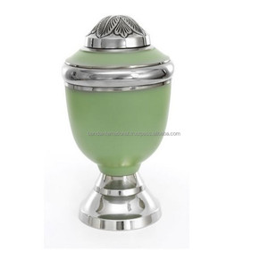 Urnas de cremación de latón de alta calidad y forma única con pulido de grabado y urnas funerarias de metal con acabado negro para cenizas humanas - Product Image 6
